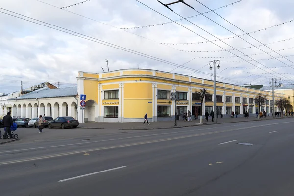 VLADIMIR, RUSSIE - 05.11.2015. Shopping Arcade dans la rue Bolchaïa Moskovskaïa - Centre historique — Photo