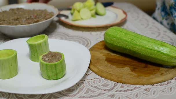 Woman prepares zucchini stuffed with meat — Stock Video