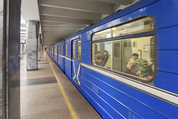 Nizhny Novgorod, RÚSSIA novembro 02.2015. O interior da estação de metrô Avtozavodskaya — Fotografia de Stock