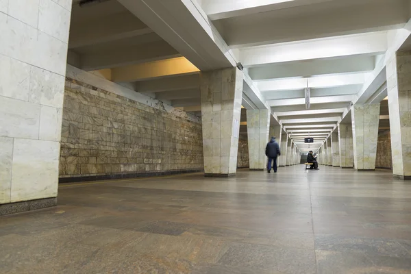 Nizhny Novgorod, RUSIA - 02.11.2015. El interior de la estación de metro Dvigatel Revolutsii — Foto de Stock