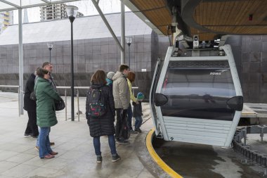 Nizhny Novgorod, Rusya Federasyonu - Kasım 04.2015. Teleferik Volga Nehri geçip uzun bir ülkesidir