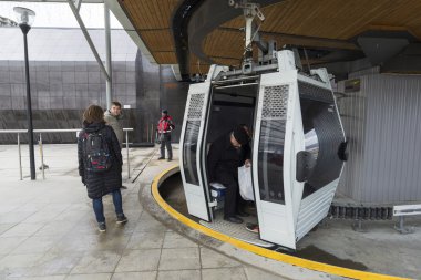 Nizhny Novgorod, Rusya Federasyonu - Kasım 04.2015. Teleferik Volga Nehri geçip uzun bir ülkesidir