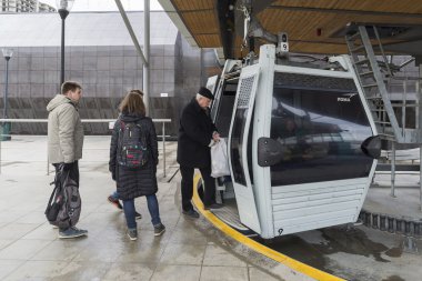 Nizhny Novgorod, Rusya Federasyonu - Kasım 04.2015. Teleferik Volga Nehri geçip uzun bir ülkesidir