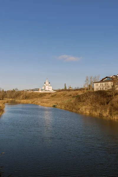 Widok na Suzdal Późną jesienią. Złoty pierścień Rosji podróży — Zdjęcie stockowe