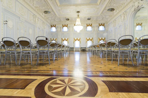 Nizhny Novgorod, Rusia - 03.11.2015. Salón de baile en la propiedad del museo Rukavishnikov —  Fotos de Stock