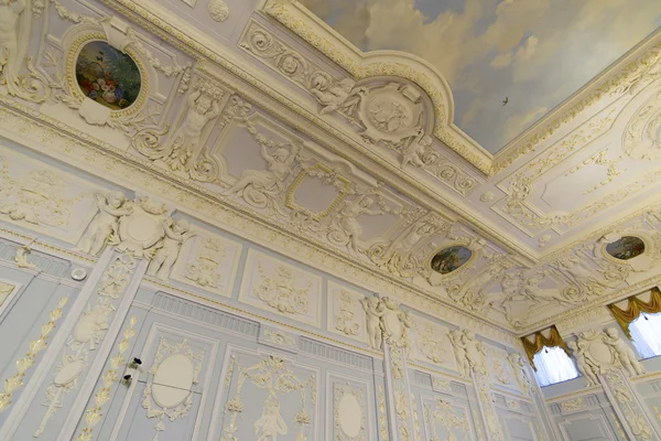 Nizhny Novgorod, Rússia - 03.11.2015.O teto de Ballroom em propriedade de museu Rukavishnikov — Fotografia de Stock