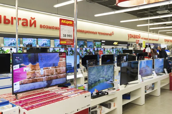 Khimki, Russia - December 22 2015. TV in Mvideo large chain stores selling electronics and household appliances — Stock Photo, Image