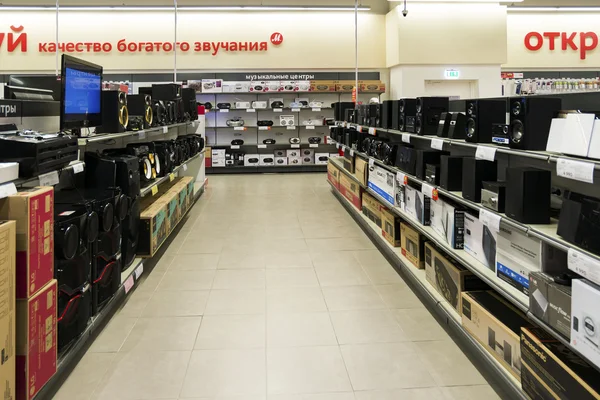 Khimki, Russia - December 22 2015. Speakers in Mvideo large chain stores selling electronics and household appliances — Stock Photo, Image