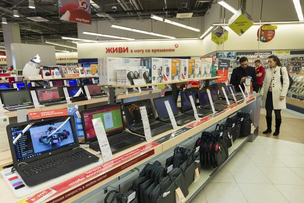 ヒムキ, ロシア連邦 - 2015 年 12 月 22 日。電子機器、家庭用電化製品の販売ノート パソコンの Mvideo 大規模チェーン店 — ストック写真