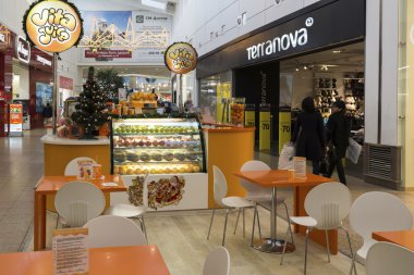 Khimki, Rusya - 22 Aralık 2015. Büyük alışveriş merkezlerinin Mega Cafe