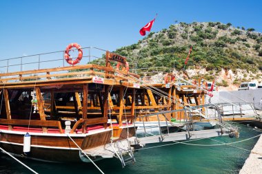 Kemer, Turkey - 06.20.2014. Rıhtımın turistler için zevk tekneler