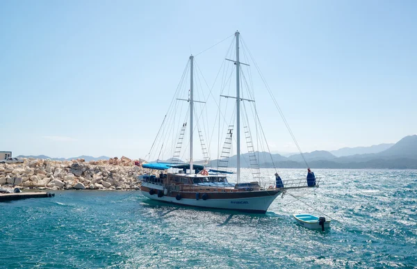 Kemer, Turkey - 06.20.2015. yacht near the coast of Turkey — Stock Photo, Image