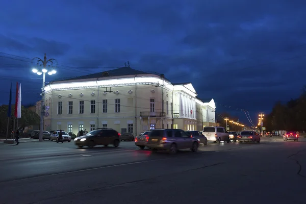 Wladimir, Russland - November 05.2015. Kinderkunstschule in der ehemaligen provinziellen Jungensporthalle, erbaut 1841 — Stockfoto