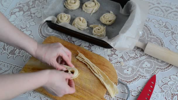 Housewife preparing bun of puff pastry — Stock Video