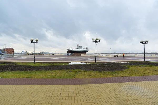 Nizhny Novgorod, Rusia - November 03.2015. Pahlawan Perahu di Sungai Volga Promenade — Stok Foto