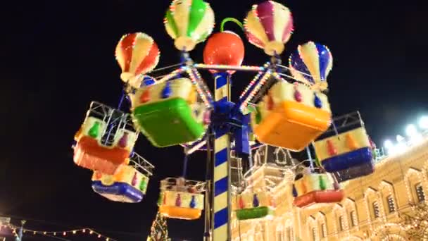 Moscou, Rússia - 15 de janeiro de 2015 Carrossel na feira no vermelho da Praça durante as férias de Natal — Vídeo de Stock