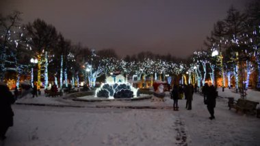 Moskova, Rusya - 17 Ocak 2015. Noel Aydınlatmaları Tverskoy Bulvarı'nda