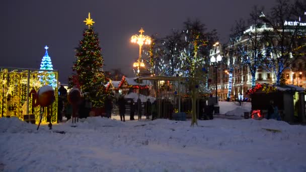 俄罗斯莫斯科-2015 年 1 月 17 日。Tverskoy 大道上的圣诞灯饰 — 图库视频影像
