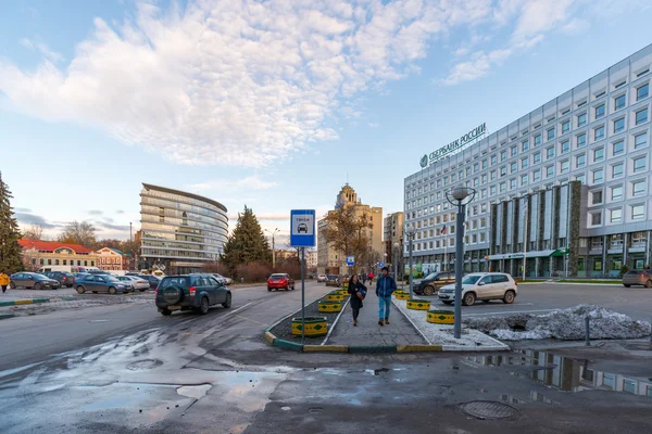 Nizhny Novgorod, Rusia - Noviembre 04.2015. La sucursal Volga-Vyatka más grande de Sberbank en la calle Oktyabrskaya — Foto de Stock