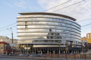 Nizhny Novgorod, Rusya Federasyonu - Kasım 04.2015. Dünya Ticaret Merkezi'nde sokak Varvarskaya