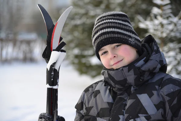 Teen Boy with skis at  a pine forest in winter — Stock Photo, Image