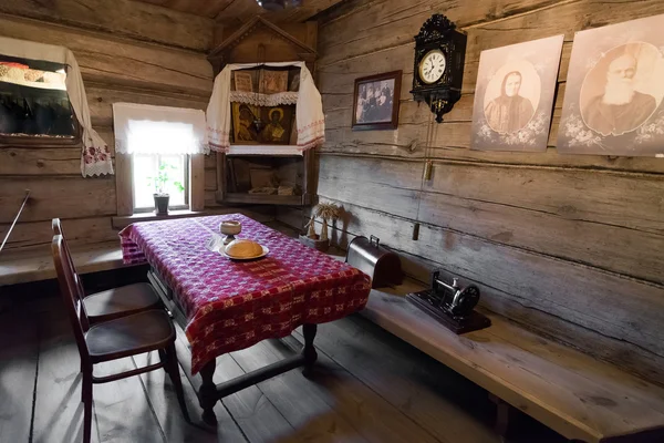 Suzdal, Russia - November 06, 2015.  interior of peasant houses in  Museum  Wooden Architecture — Stock Photo, Image