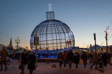 Moskova, Rusya - Ocak 10.2016. Büyük File Noel top modacı Meydanı Moskova '