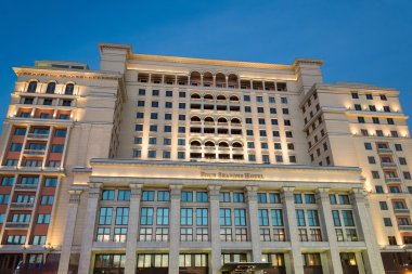 Moskova, Rusya - Ocak 10.2016. Four Seasons Hotel, Manezh kare