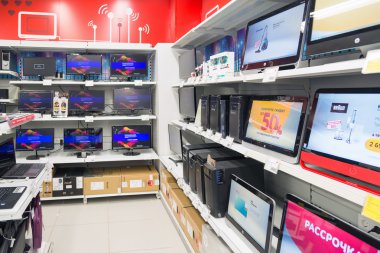 Moskova, Rusya - Şubat 02. 2016. Tv Eldorado büyük zincir Mağazalar elektronik satış olduğunu