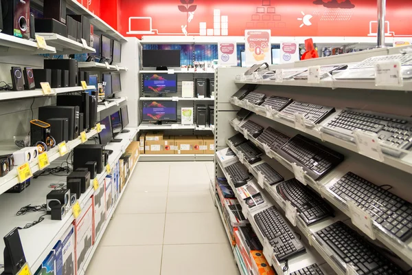 Moskva, Rusland 02 februar. I 2016. Interiør Eldorado, store kædebutikker sælger elektronik - Stock-foto