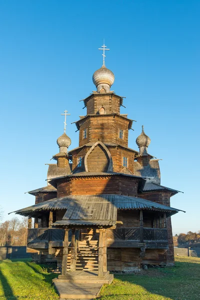 苏兹达尔、 俄罗斯-2015 年 11 月 6 日。在黄金旅游圈木制建筑博物馆 — 图库照片