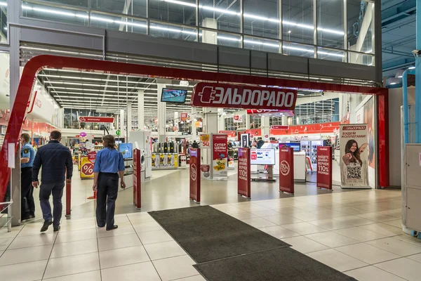 Khimki, Rusia - 13 Februari. Tahun 2016. Eldorado adalah toko rantai besar yang menjual barang elektronik — Stok Foto