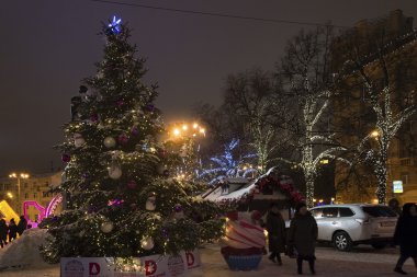 Moskova, Rusya - 17 Ocak 2015. Noel ağacı Tverskoy Bulvarı'nda