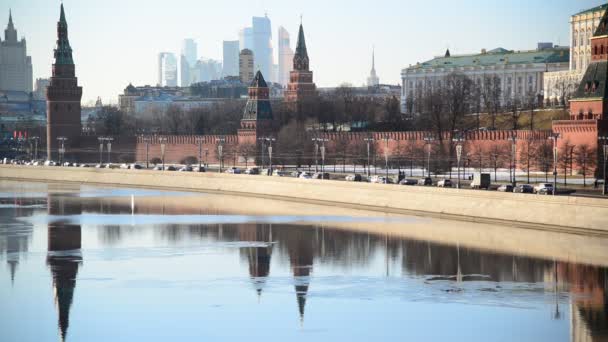 Vista del Kremlin de Moscú Desde Río, Rusia — Vídeo de stock