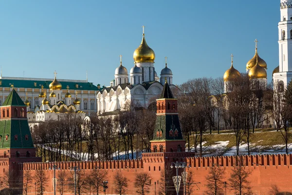 Uspensky y Blagoveschensky catedrales del Kremlin de Moscú. Rusia — Foto de Stock