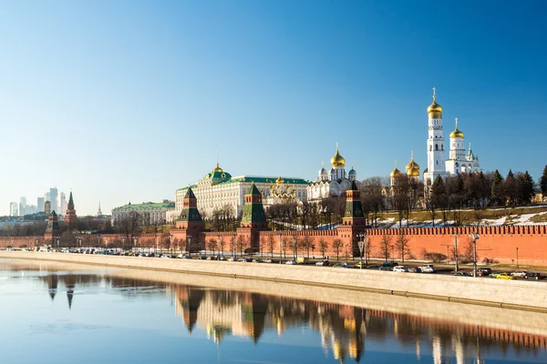 Panorama de Moscou Kremlin no dia ensolarado, Rússia — Fotografia de Stock