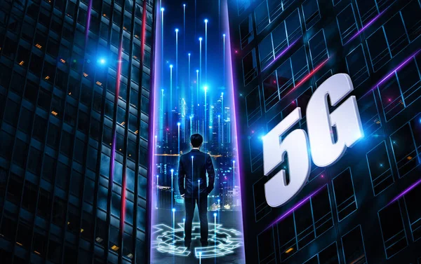 概要都市の高層ビルやビジネスマンと5Gの概念情報技術の背景イラスト — ストック写真