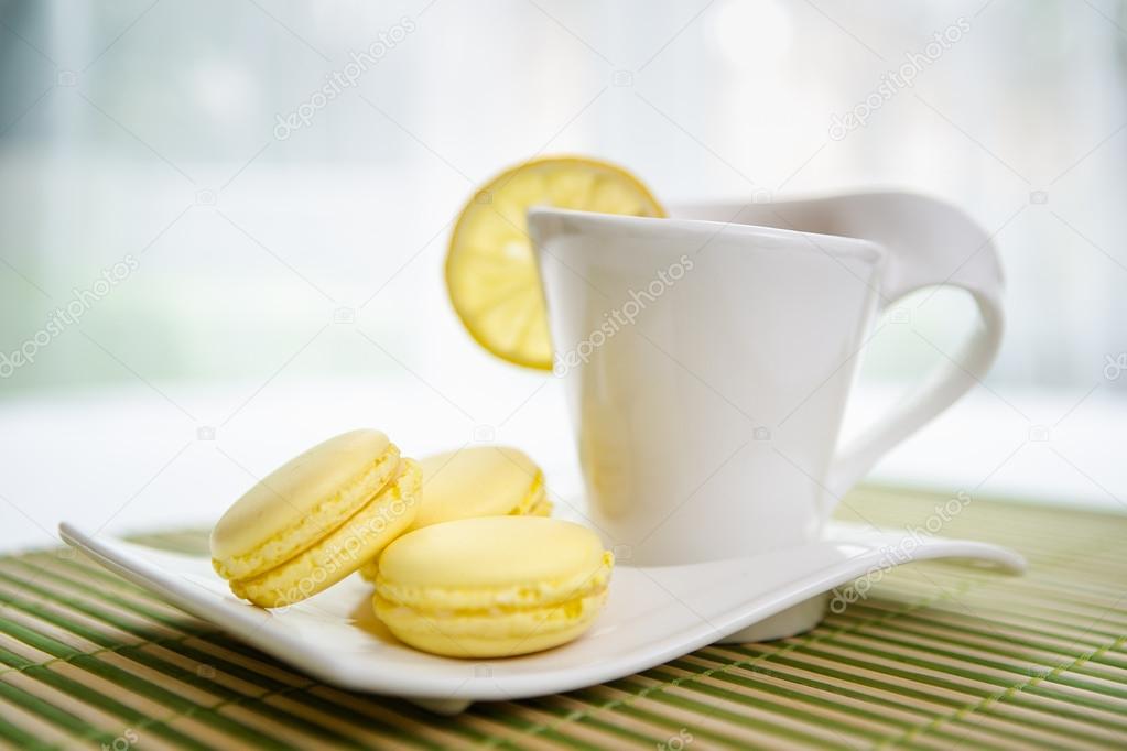 Fresh lemon macarons