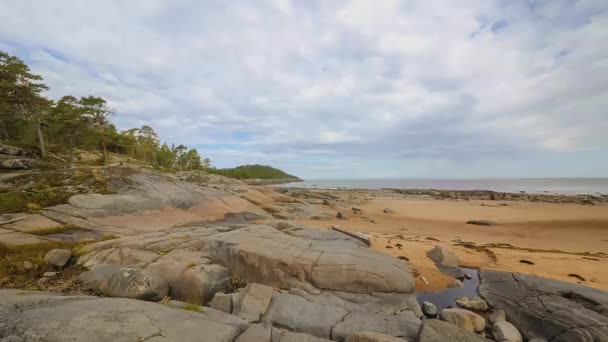 Clouds run under the beach of Stone Island in the middle of the sea (Kiy ISland) - Timelapse Video — Stock Video