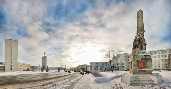Plaza Lenin Arkhangelsk y Gobelisco del Norte — Foto de Stock