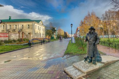 Arkhangelsk. Sokak Chumbarova-Lucinscogo. Pisakhov Anıtı