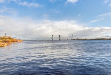 Arkhangelsk. Demiryolu Köprüsü kuzey Dvina Nehri