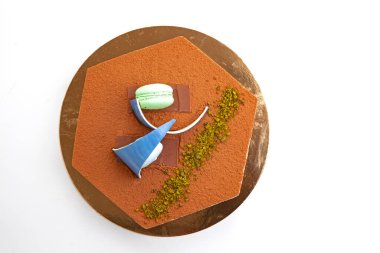 Beyaz üzerine çok lezzetli bir pasta.