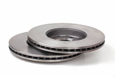 Tırmık diskleri beyaza izole edilmiş. Otomatik parçalar