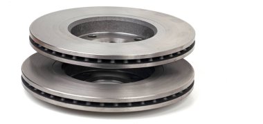 Fren diskleri beyaza izole edilmiş. Otomatik parçalar