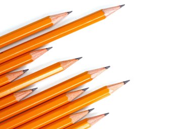 Beyaz arkaplanda kalemler