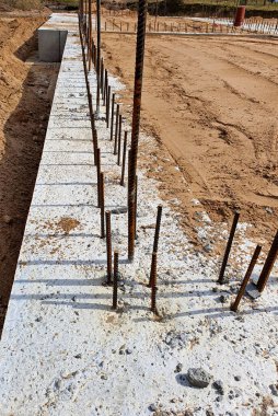 İnşaat alanındaki beton duvar