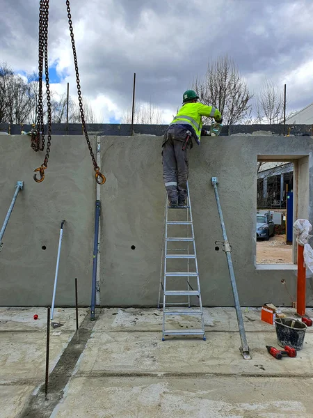 Een Bouwvakker Een Bouwplaats — Stockfoto