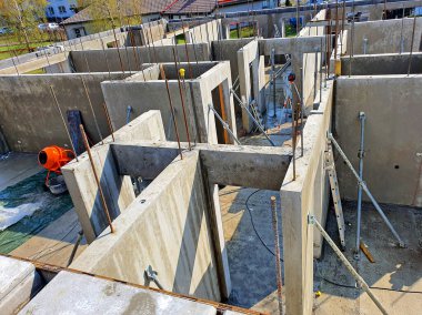 Şehirdeki bir inşaat alanında.