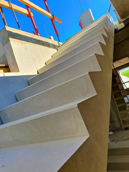 Titel Neue Treppe Auf Der Baustelle — Stockfoto